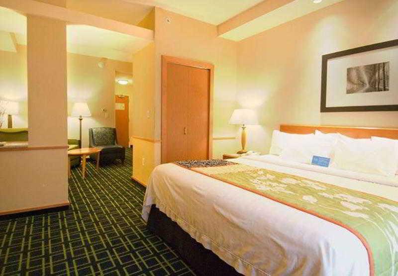 Fairfield Inn & Suites Worcester Обърн Екстериор снимка